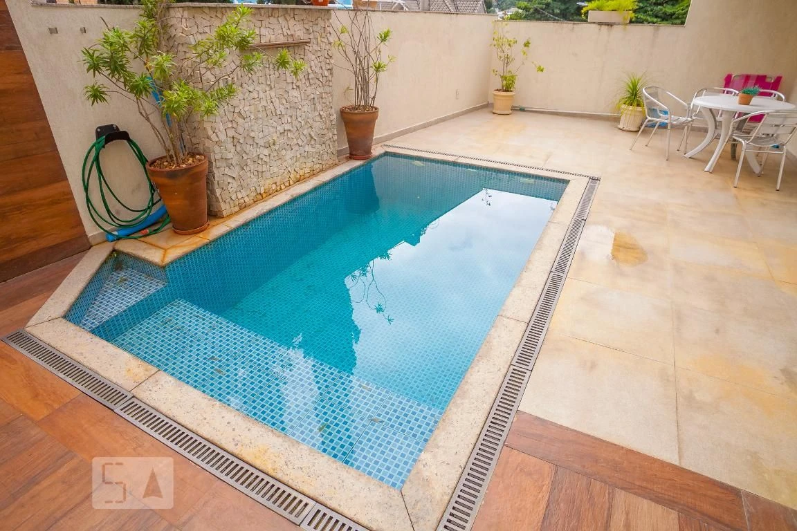 Власний басейн та 4 спальні: будинок 330 м² — photo 42