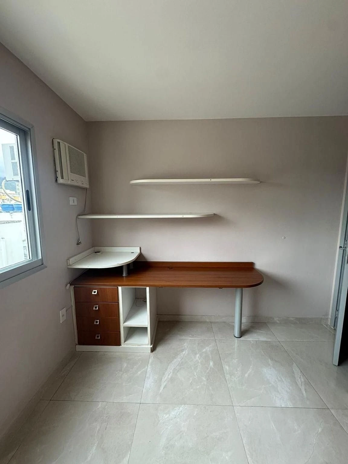 Apartment with 3 bedrooms and 4 bathrooms, balcony sink — photo 31