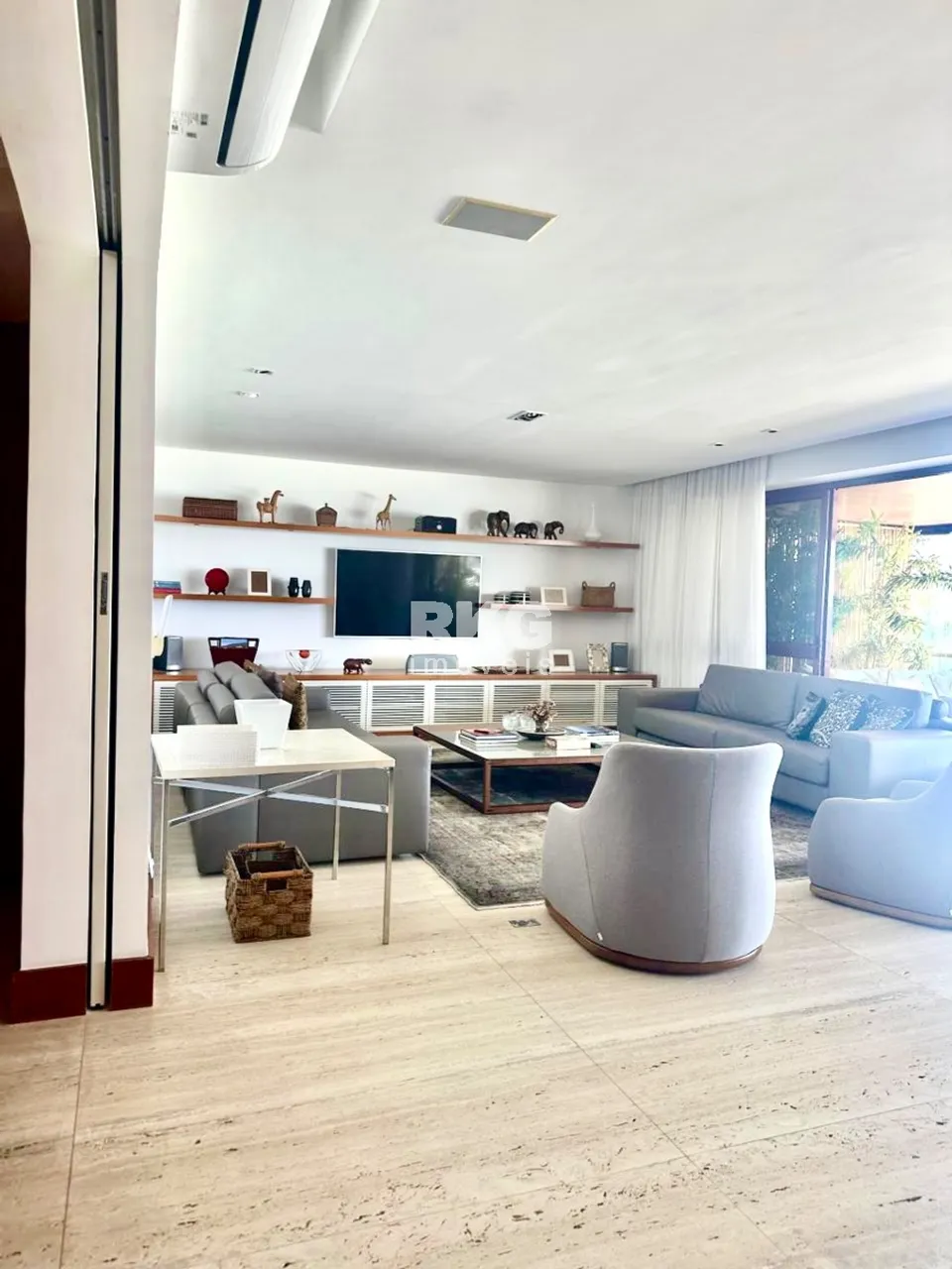 Apartamento mobiliado com 4 quartos e 4 banheiros — photo 3