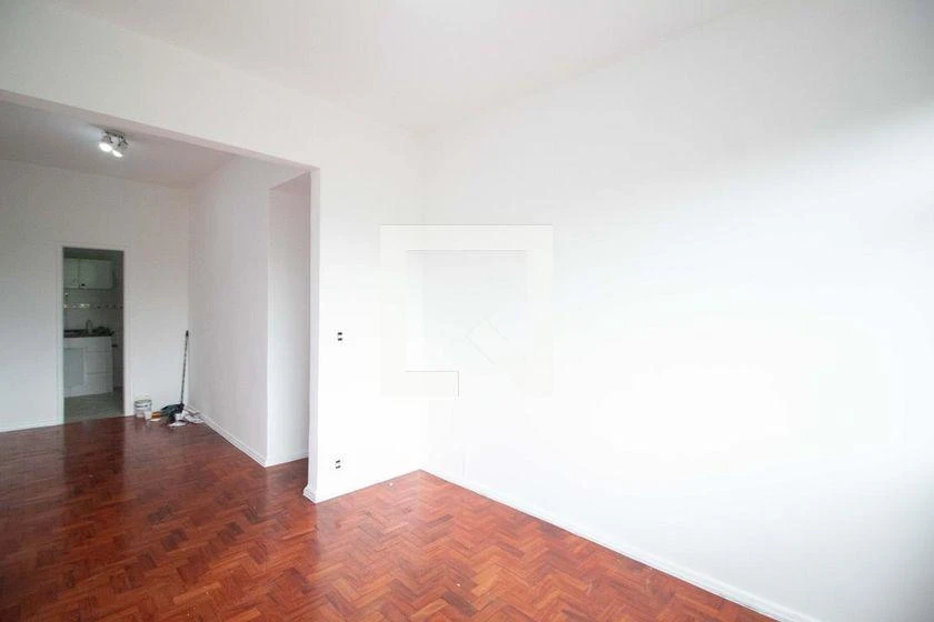 2-bedroom apartment with wood or laminate floors — photo 21