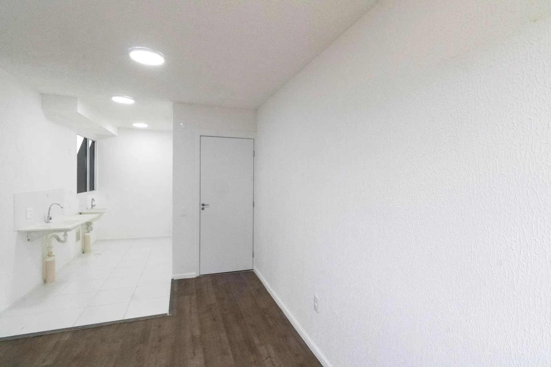 Apartment, 46 m², with wood or laminate floors — photo 38