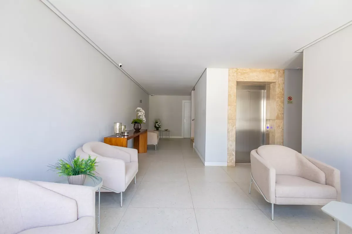 One-bedroom apartment with floor-to-ceiling windows — photo 19
