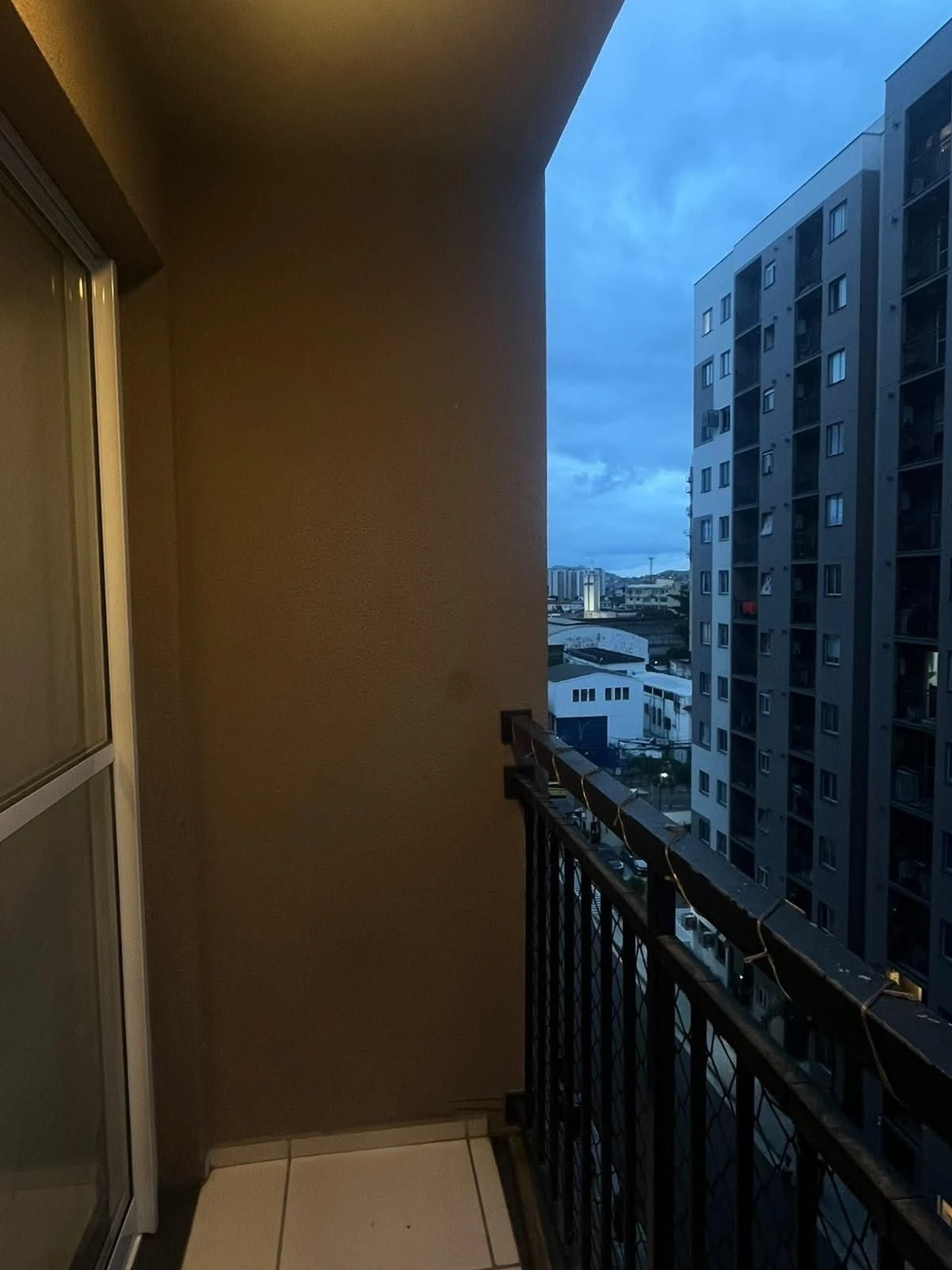 2-bedroom apartment in a building with a gym — photo 17
