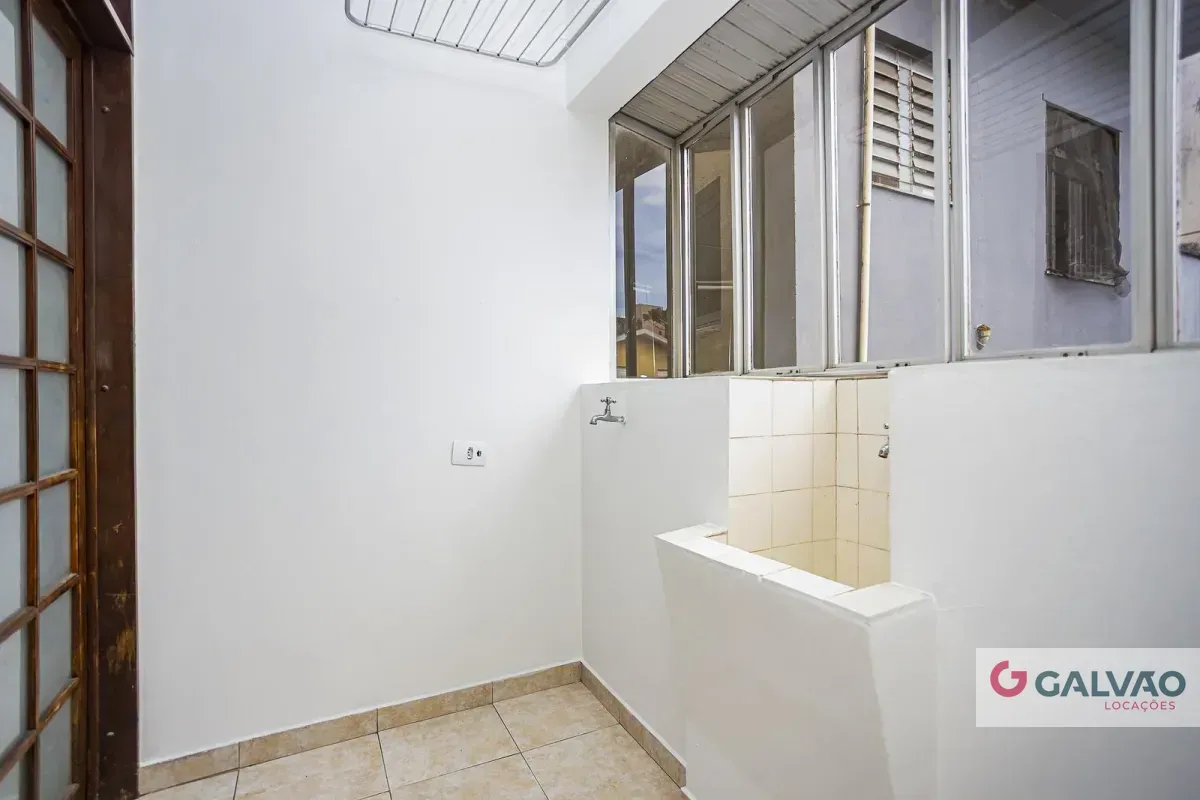 Unfurnished 3-bedroom apartment with 1 bathroom and no parking — photo 25