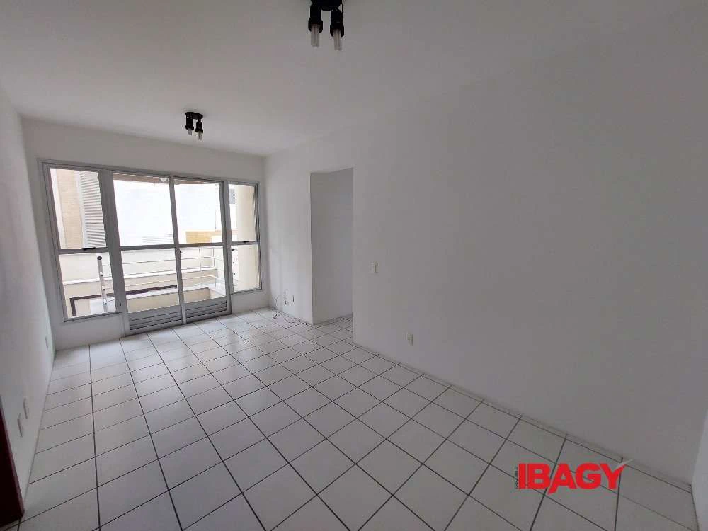 77 m² apartment with 2 en-suite bedrooms and balcony — photo 2