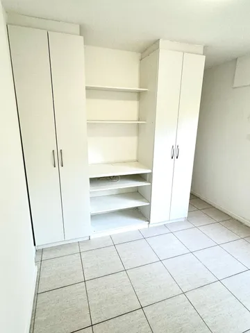 Apartamento sem mobília com 2 quartos e cozinha separada — photo 7