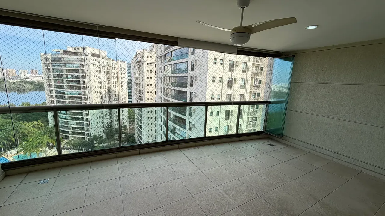 157 m² apartment with 4 bedrooms, 3 baths, balcony — photo 9