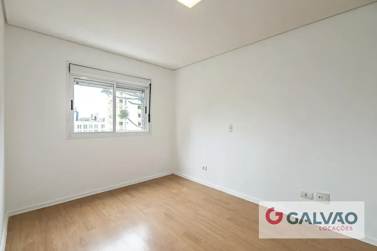 Apartment on the 4th floor with wood or laminate floors — photo 11
