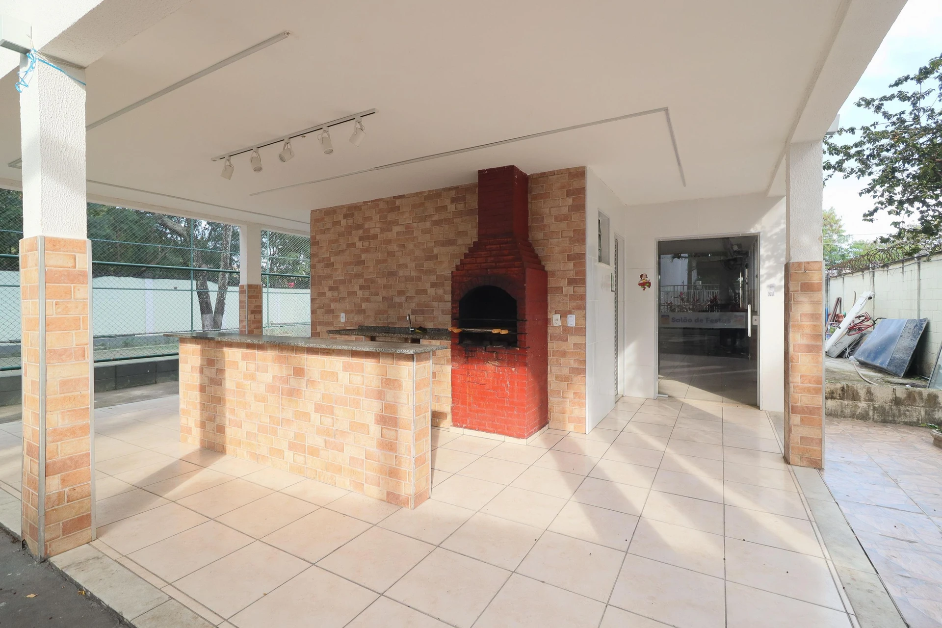 2-bedroom apartment in a building with a gym — photo 38