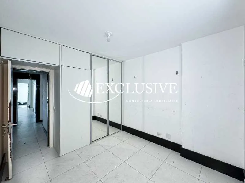 Residential apartment with 4 bedrooms and enclosed balcony — photo 13