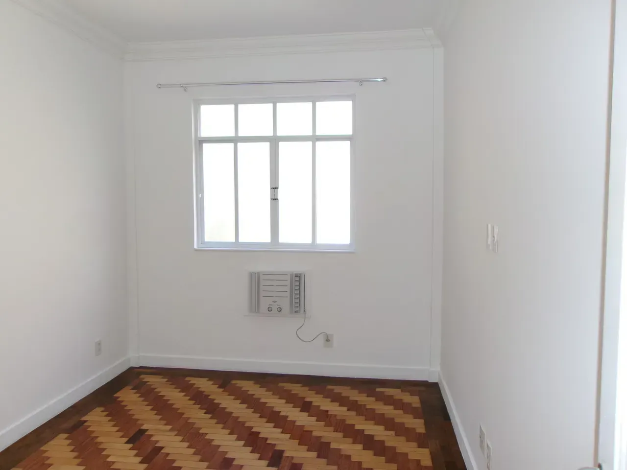2-bedroom apartment with wood or laminate floors — photo 20