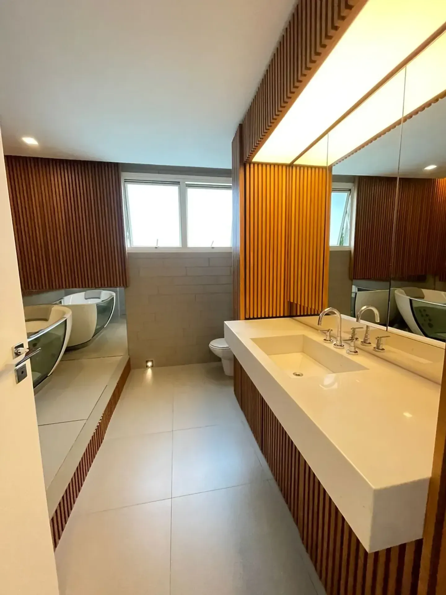Furnished 3-bedroom apartment with glassed balcony — photo 21