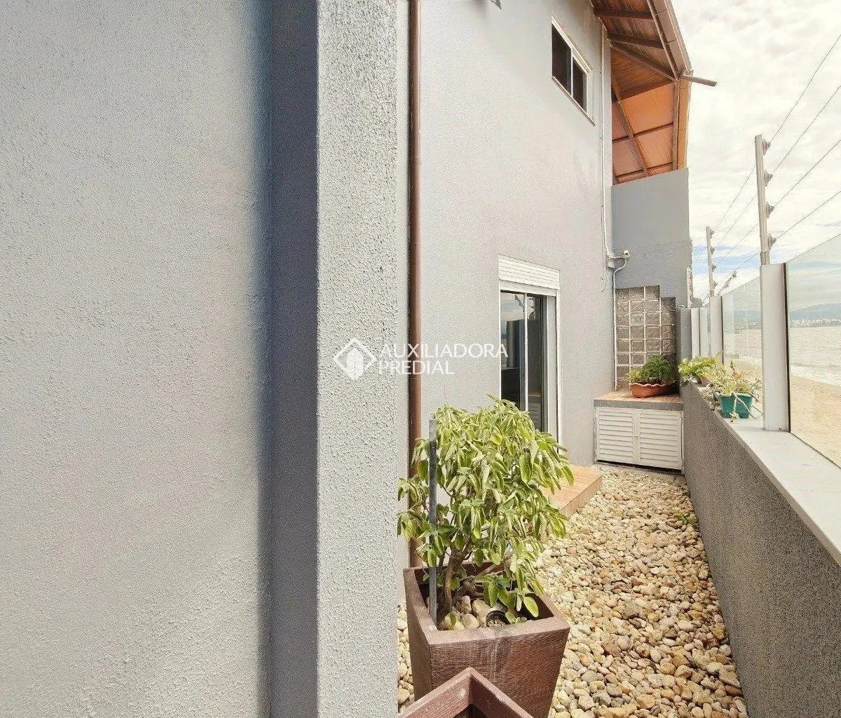 Water view in a 4-bedroom house, 320 m² — photo 10