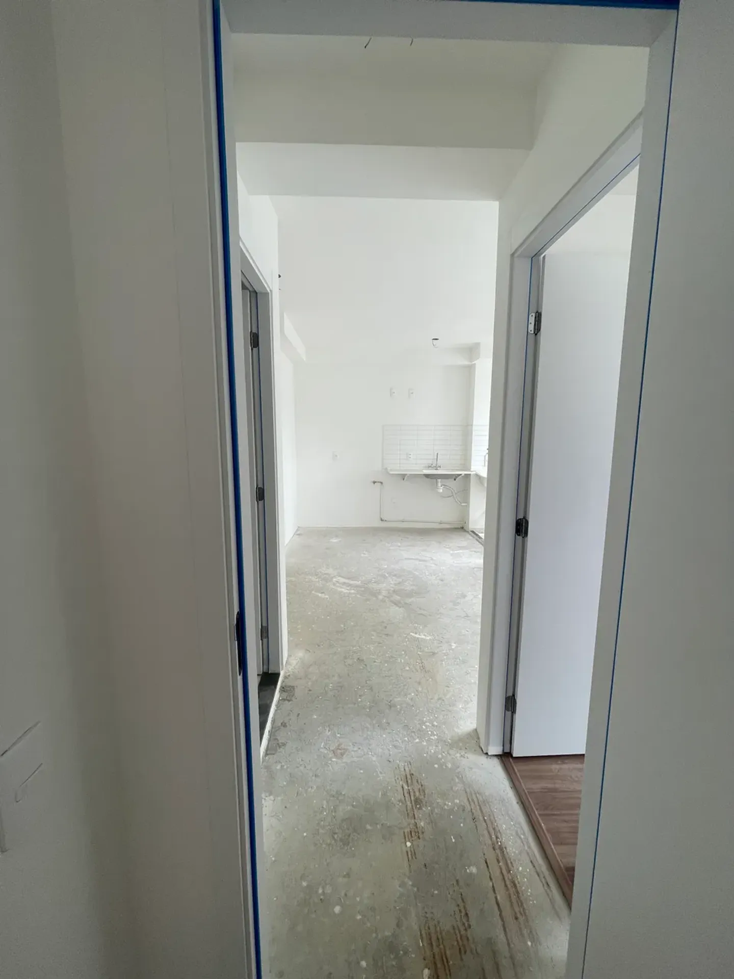 Apartamento de 2 quartos com piso de madeira ou laminado — photo 13