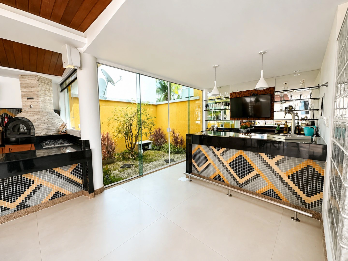 Furnished house with 5 en-suite bedrooms — photo 25