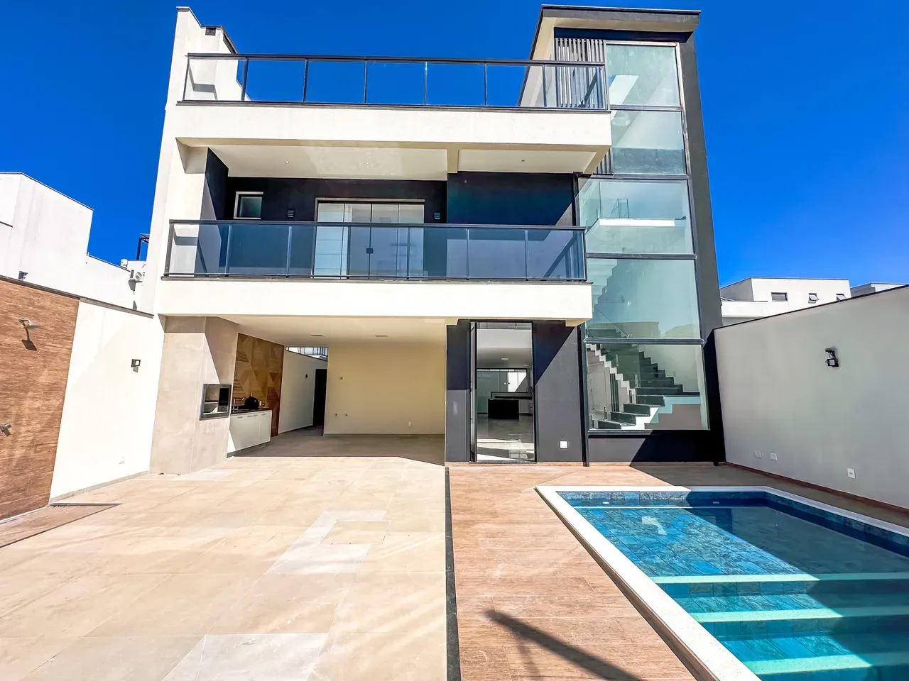 4-suite house with 6 bathrooms, 370 m² and 3 parking — photo 9
