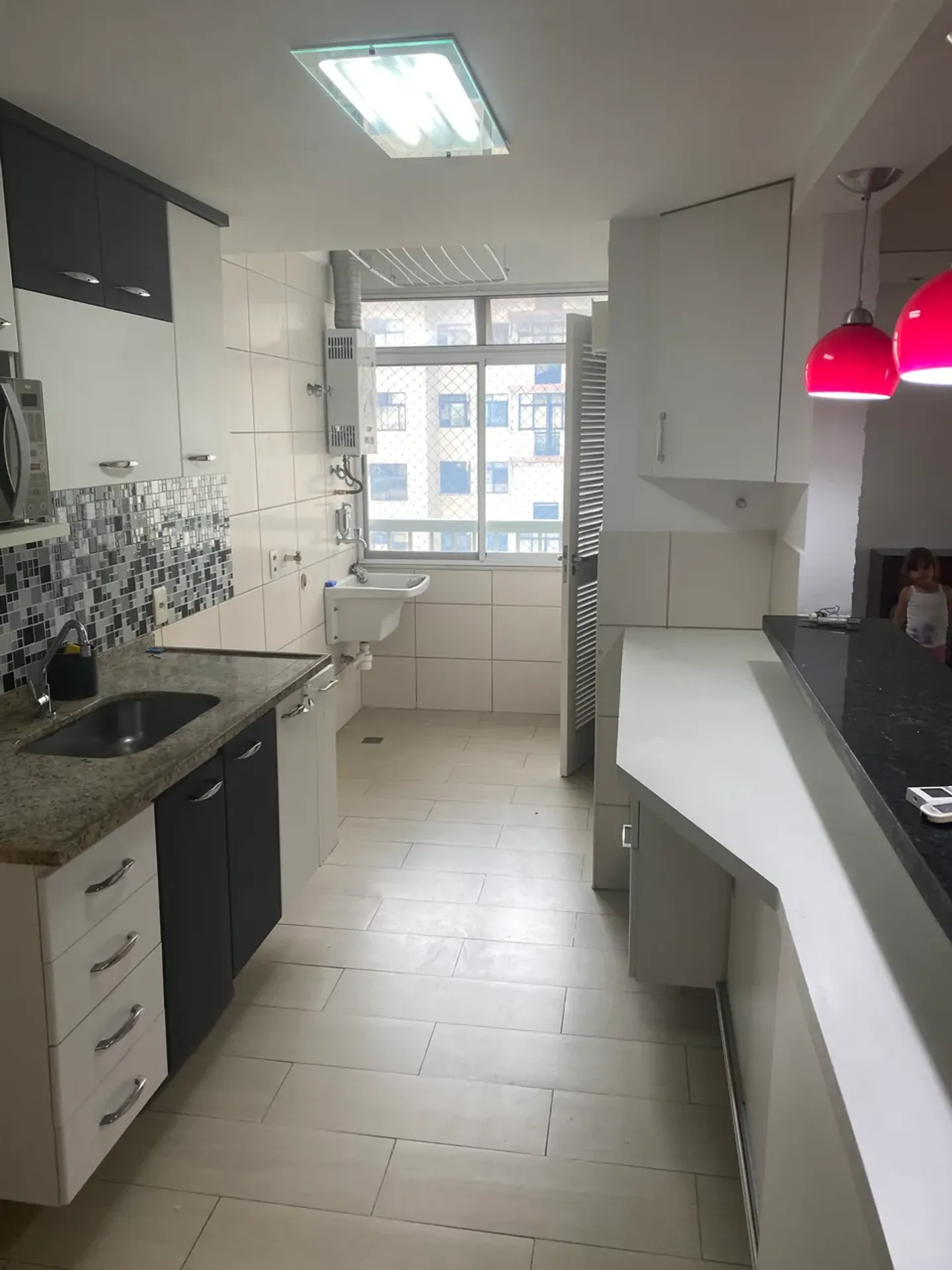 Furnished apartment, 91 m², with a glass-enclosed balcony — photo 2