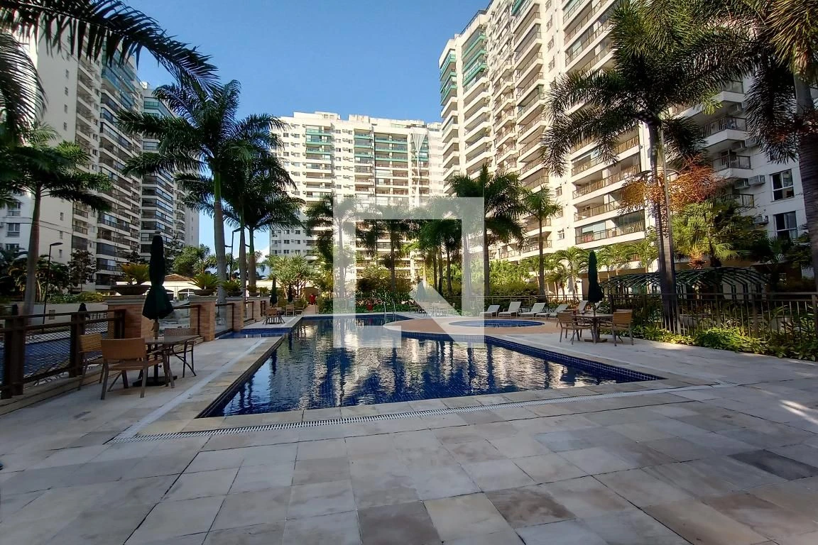 Furnished 3-bedroom apartment with 3 bathrooms and balcony — photo 22