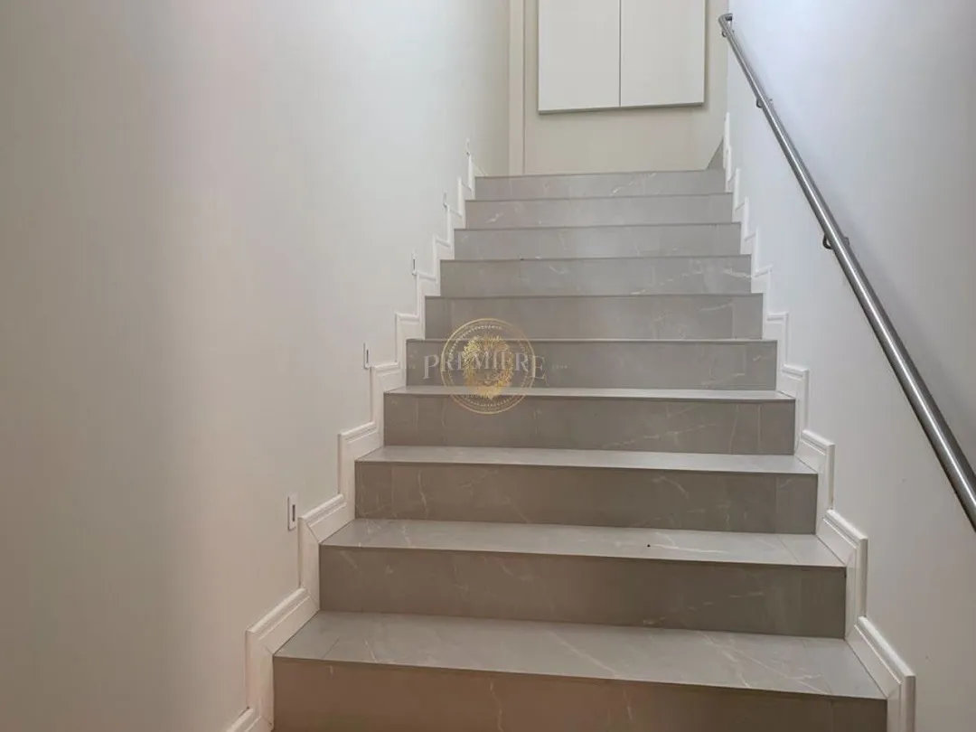 Unfurnished house with 4 en-suites and 8 parking — photo 22