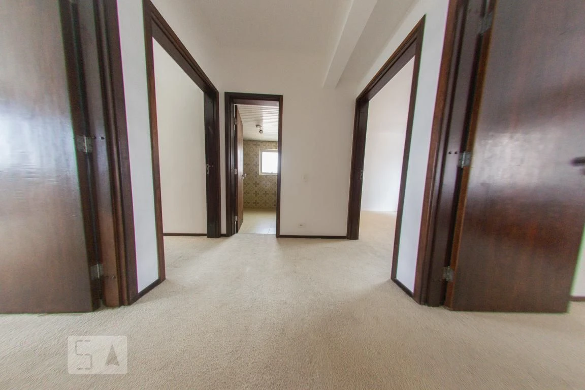 4-bedroom apartment with a walk-in closet — photo 28