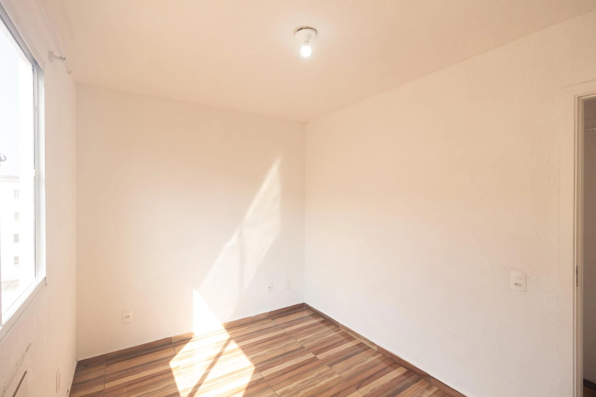Furnished apartment with 2 bedrooms and an open kitchen — photo 23