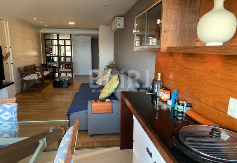 Furnished 2-bedroom apartment with open-plan kitchen — photo 11