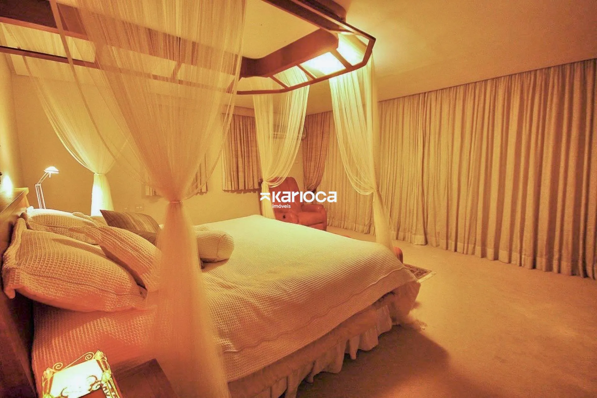 3000 m² apartment with 4 en-suite bedrooms and 8 spots