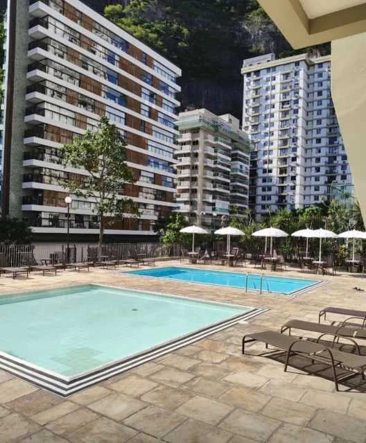 3-bedroom apartment with balcony and city view — photo 5