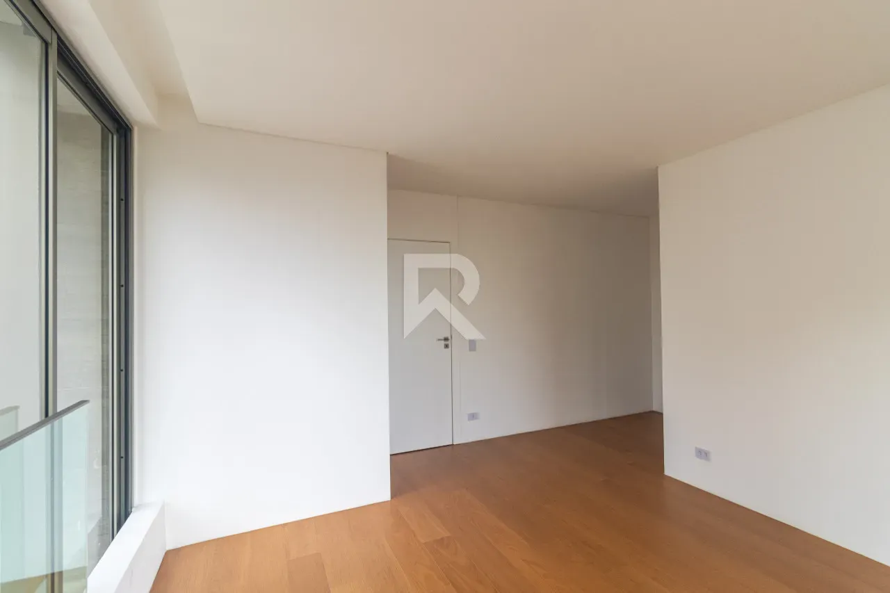 Apartment with 3 en-suite bedrooms and open kitchen — photo 20