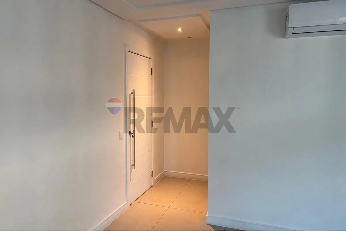 Apartment with 5 bedrooms and a glassed-in balcony — photo 2