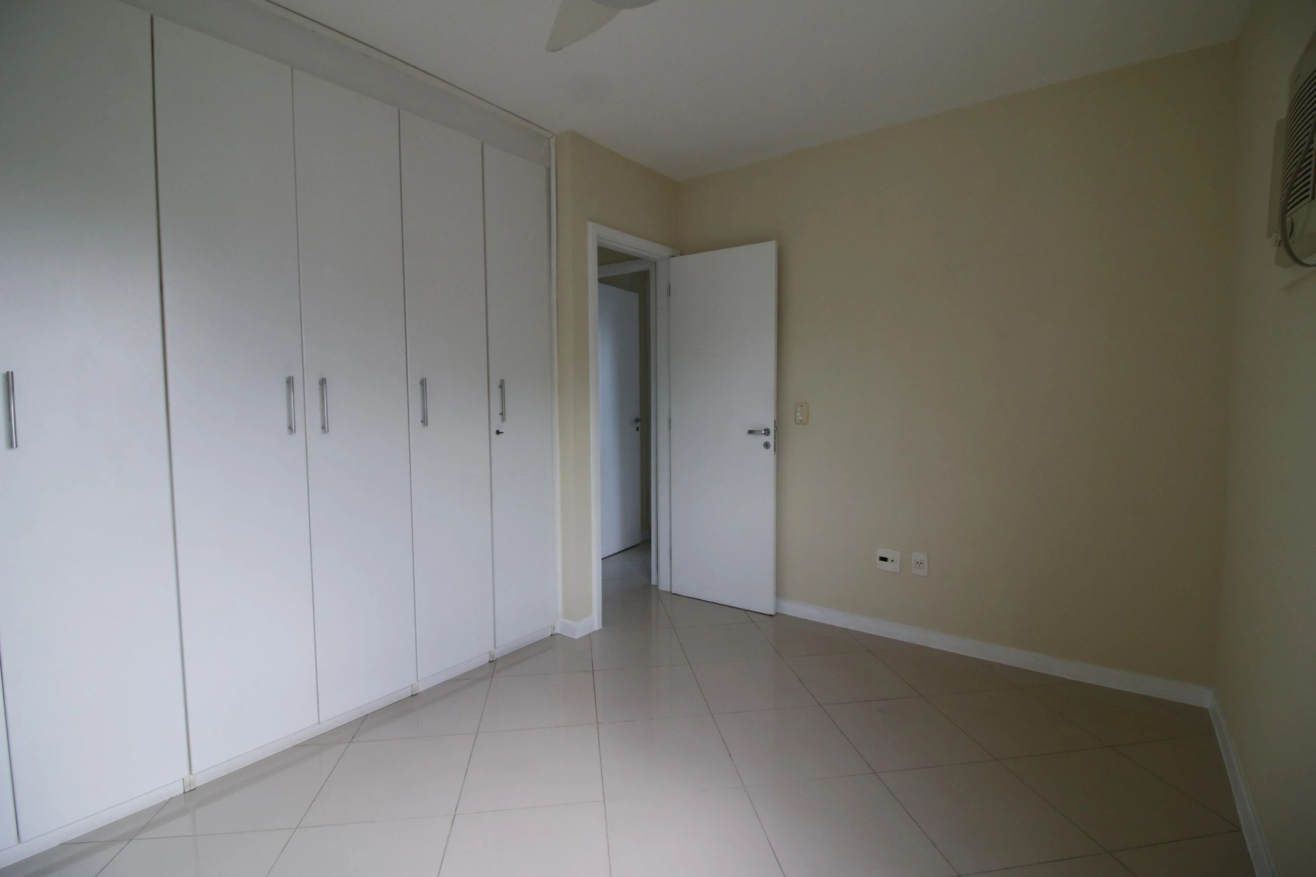 Робоче місце та 3 спальні: квартира 102 м² — photo 27