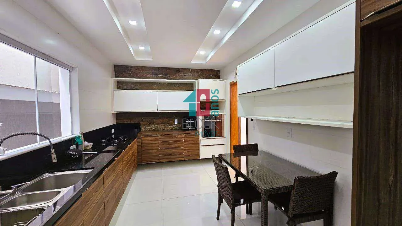 4-bedroom apartment with private garden and 364 m² — photo 41