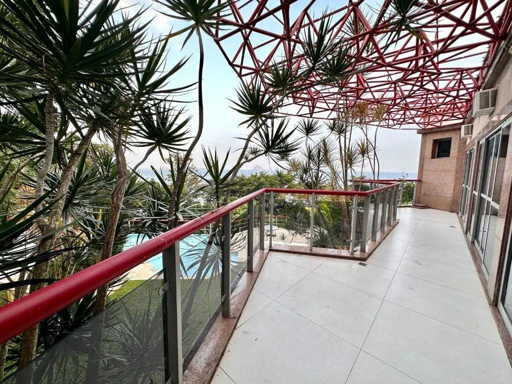 House with 5 bedrooms and 5 bathrooms — photo 11