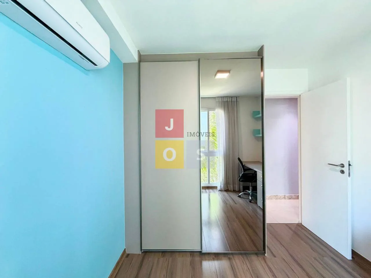 Furnished 4-bedroom suite apartment with 156 m² — photo 81