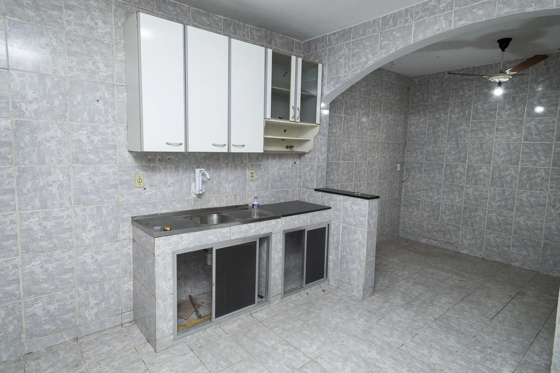 House with 3 bedrooms, 1 en-suite, and private yard — photo 13