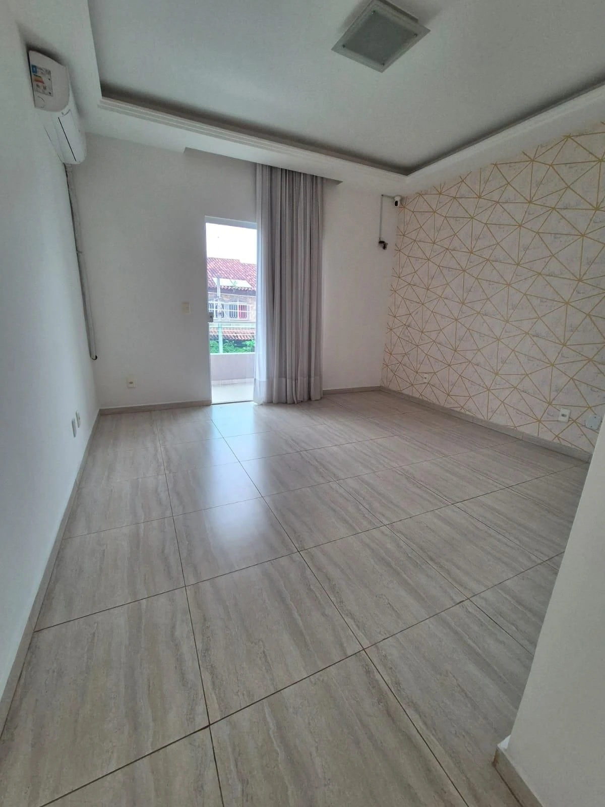 Unfurnished house with 5 bedrooms and integrated kitchen — photo 22