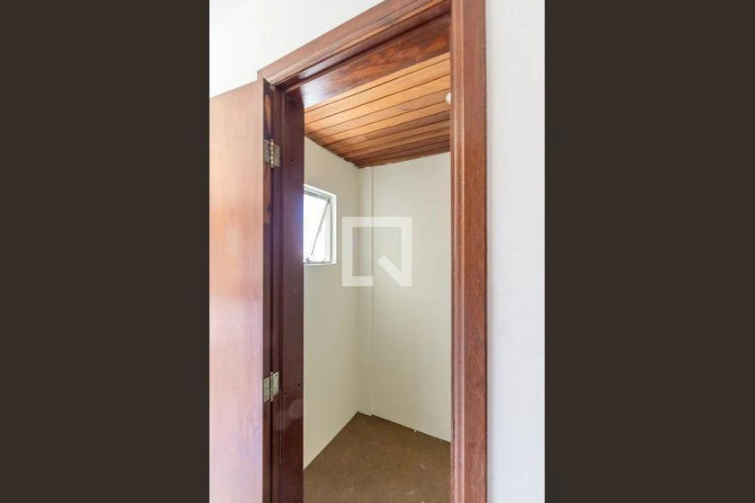 Walk-in closet in a 2-bedroom apartment, 75 m² — photo 24