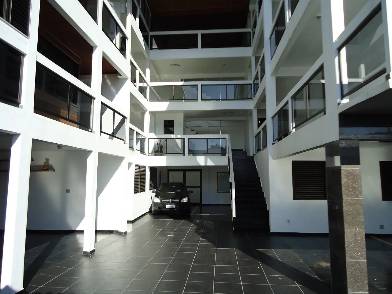 Furnished studio with 1 bedroom, 1 bathroom and parking — photo 15