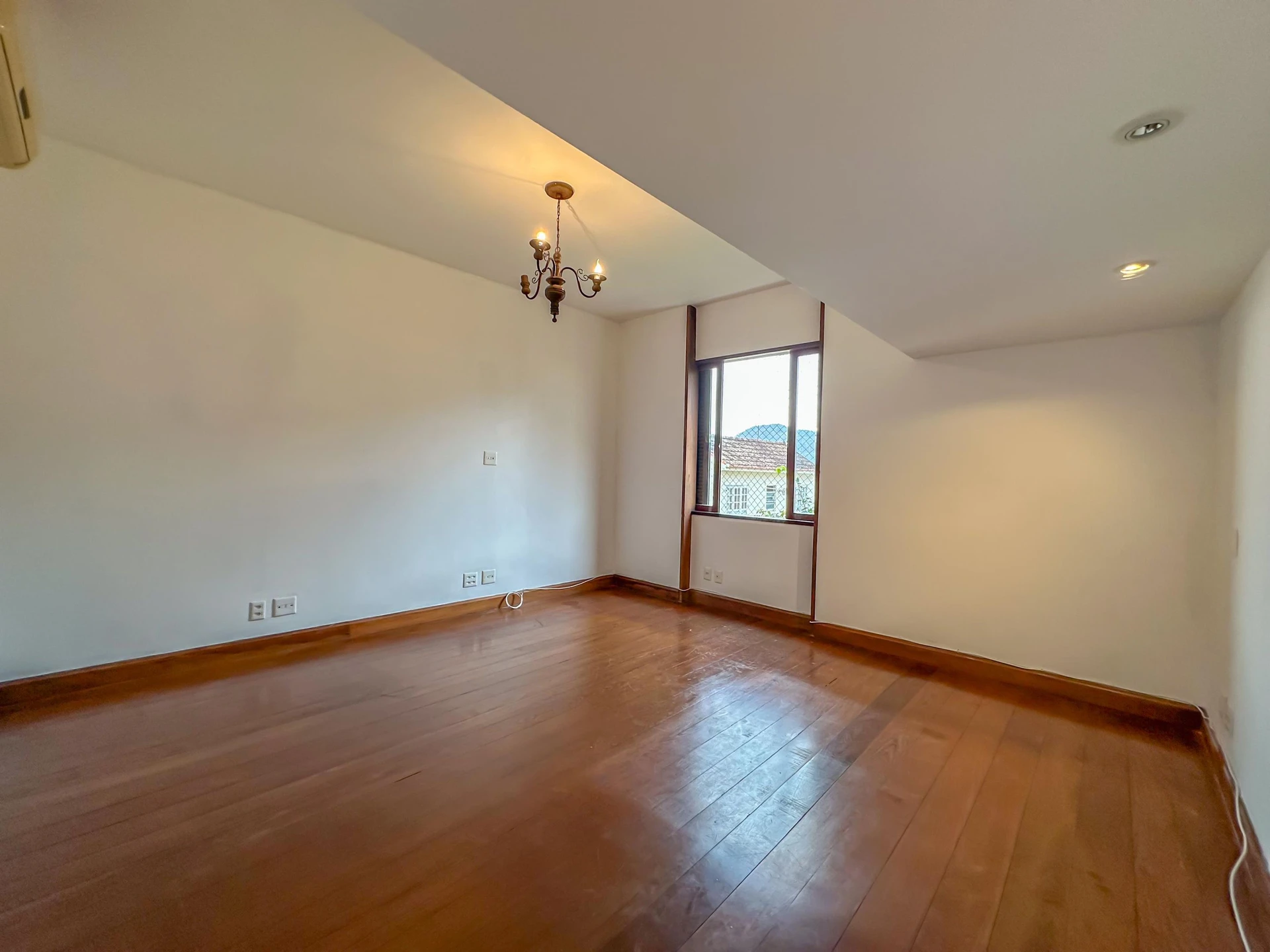 Apartment, 275 m², with a glass-enclosed balcony — photo 58