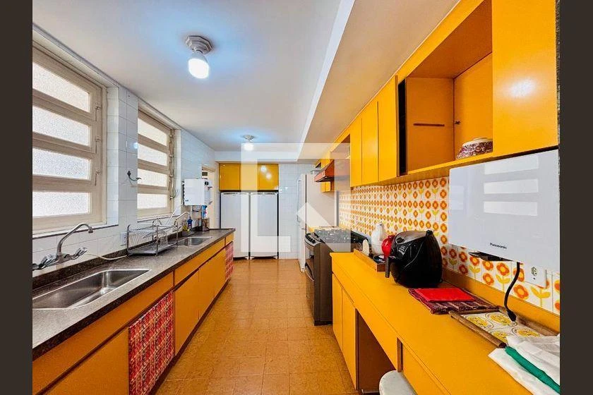 Furnished apartment, 348 m², with a glass-enclosed balcony — photo 6
