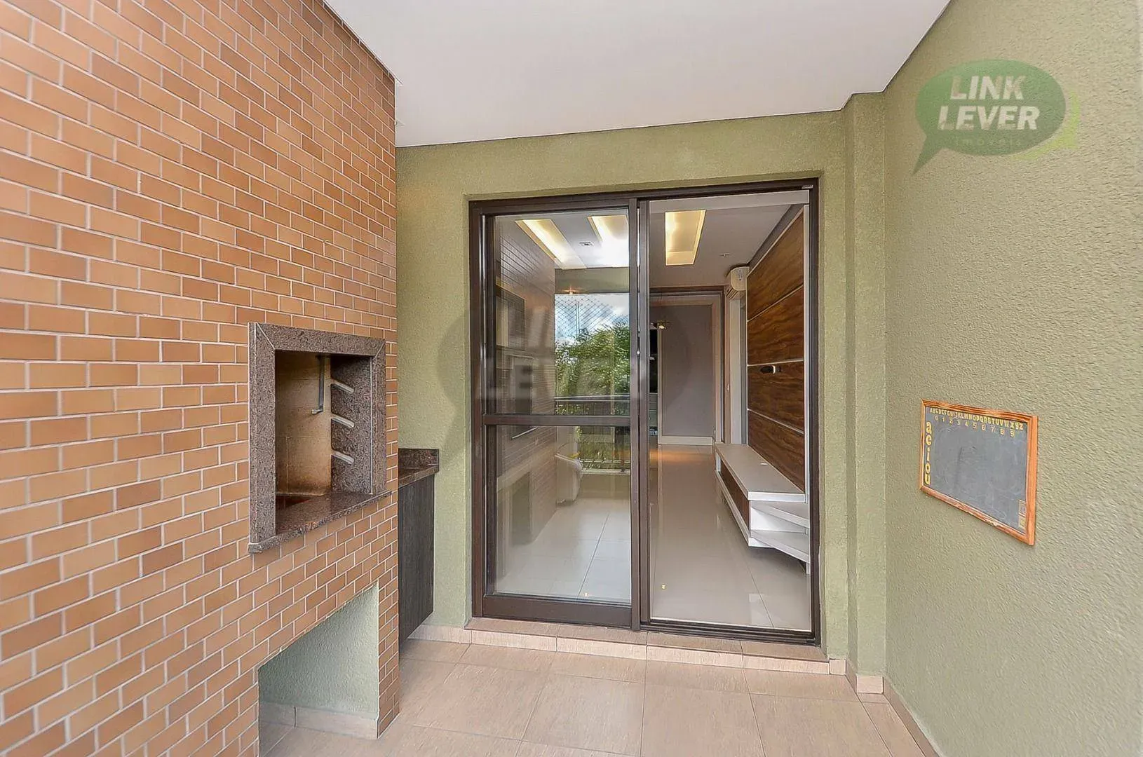 Balcony with a grill in a 3-bedroom apartment, 88 m² — photo 18