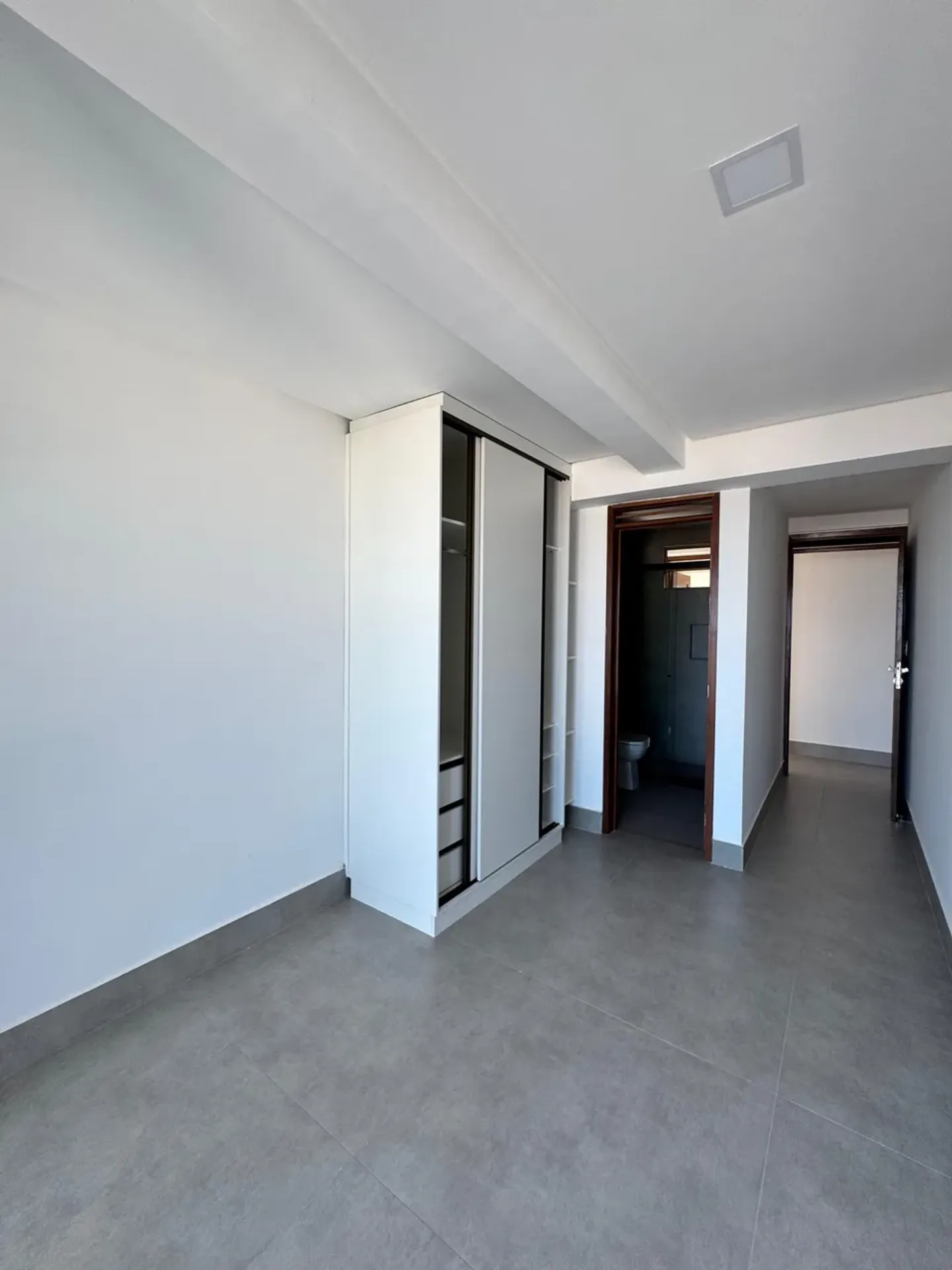 Квартира 145 м² з 4 спальнями-сюїтами та паркуванням — photo 32