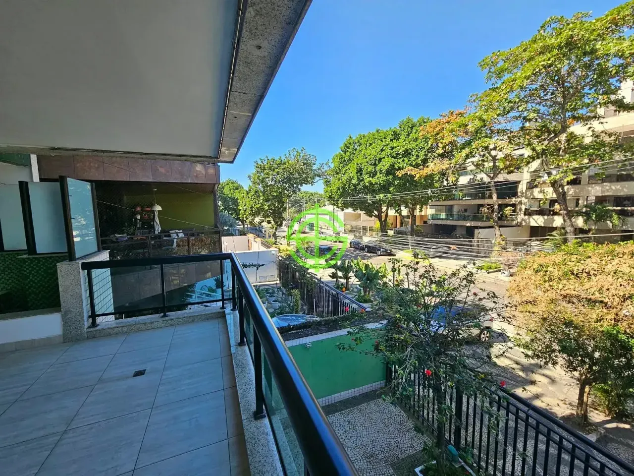 Apartamento com 3 quartos, 4 banheiros e cozinha fechada — photo 2