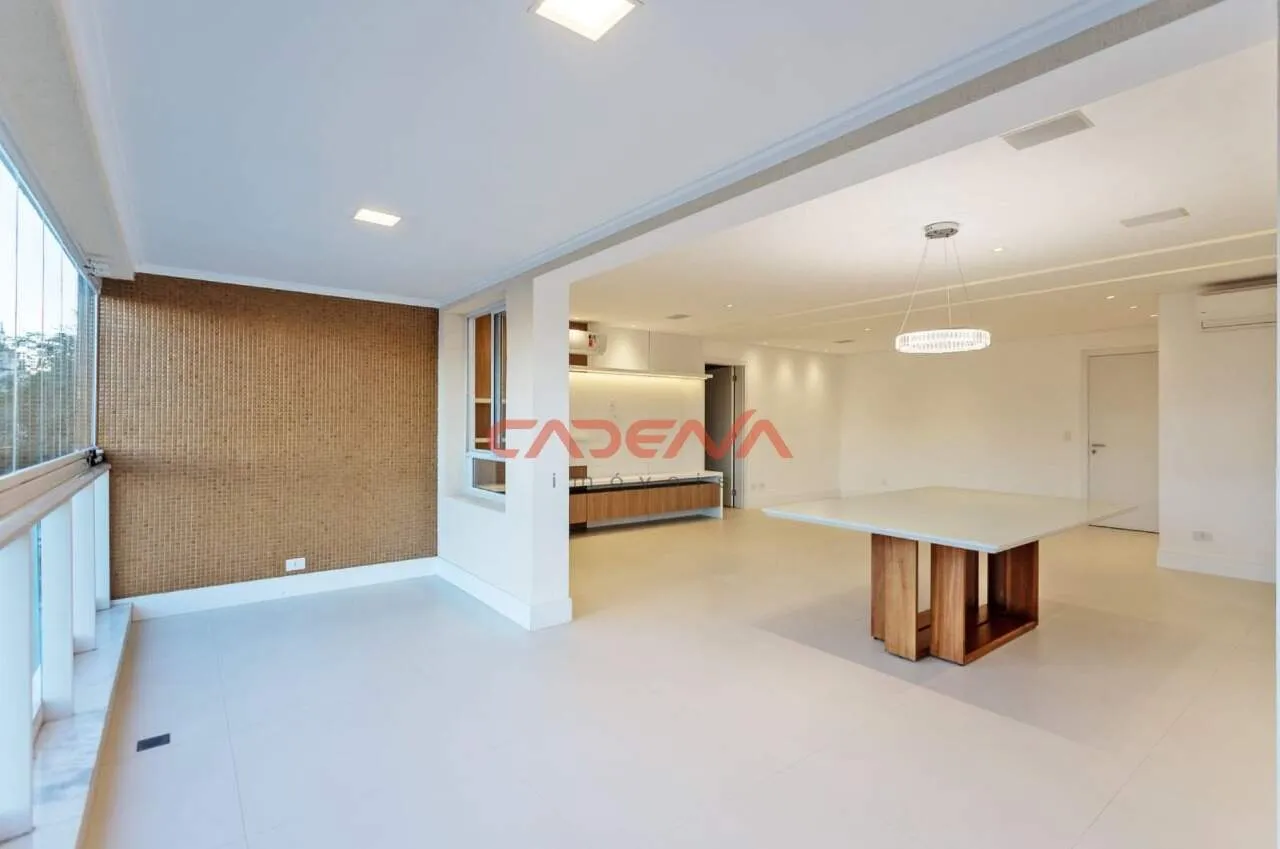 Unfurnished 4-bedroom apartment with private BBQ — photo 4
