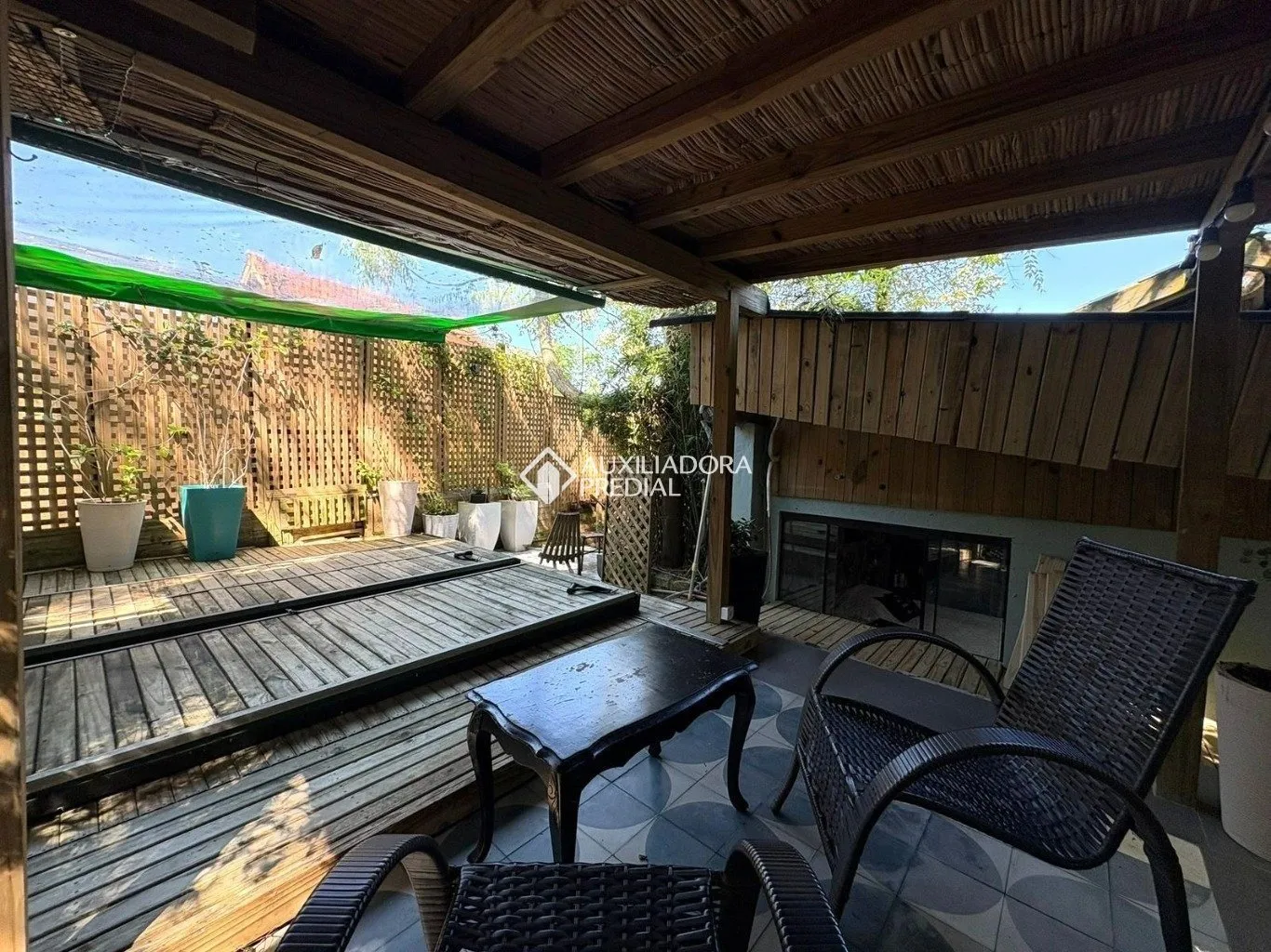 2-bedroom house with a bathtub in Florianópolis — photo 9