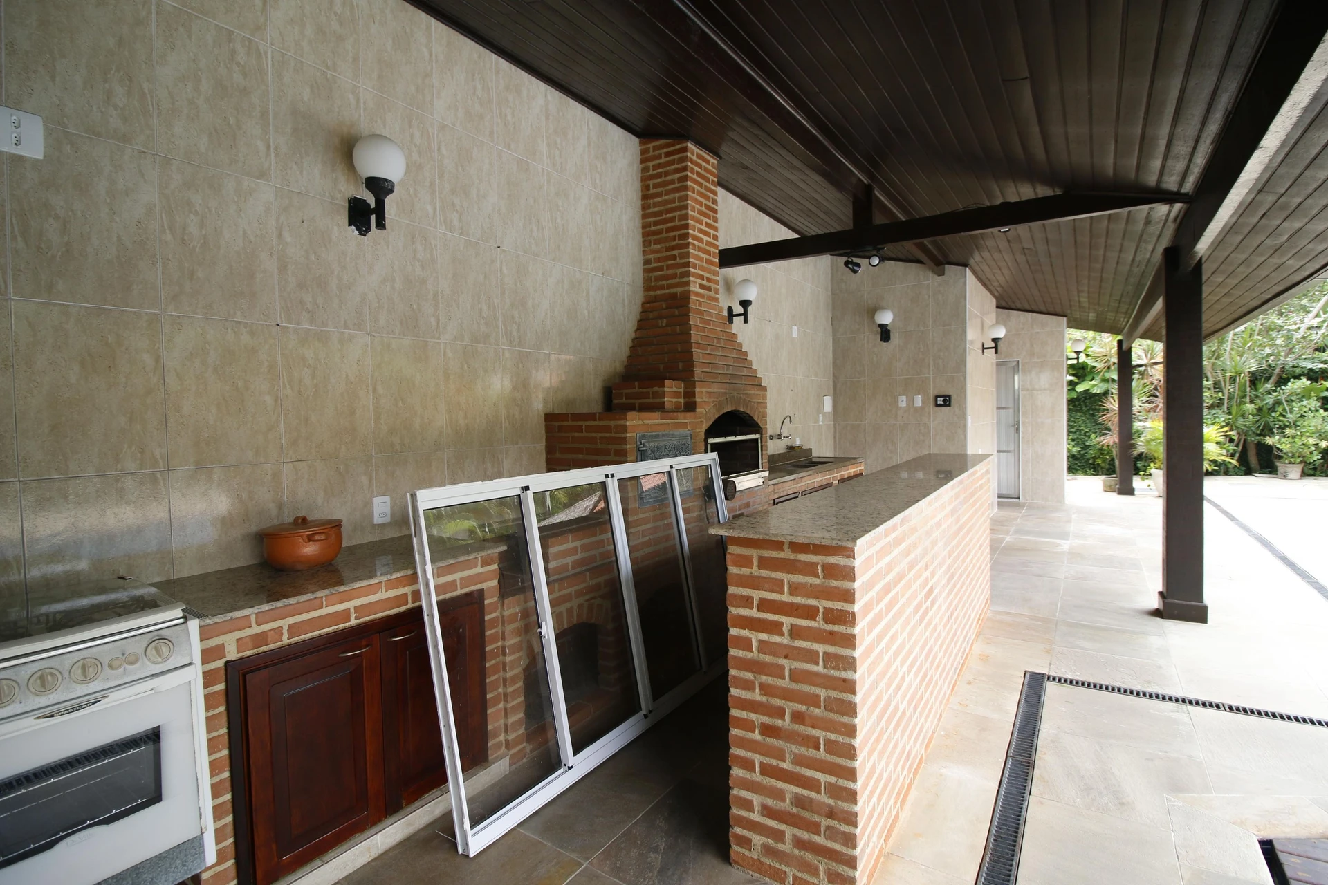 3-bedroom house with a garden — photo 43