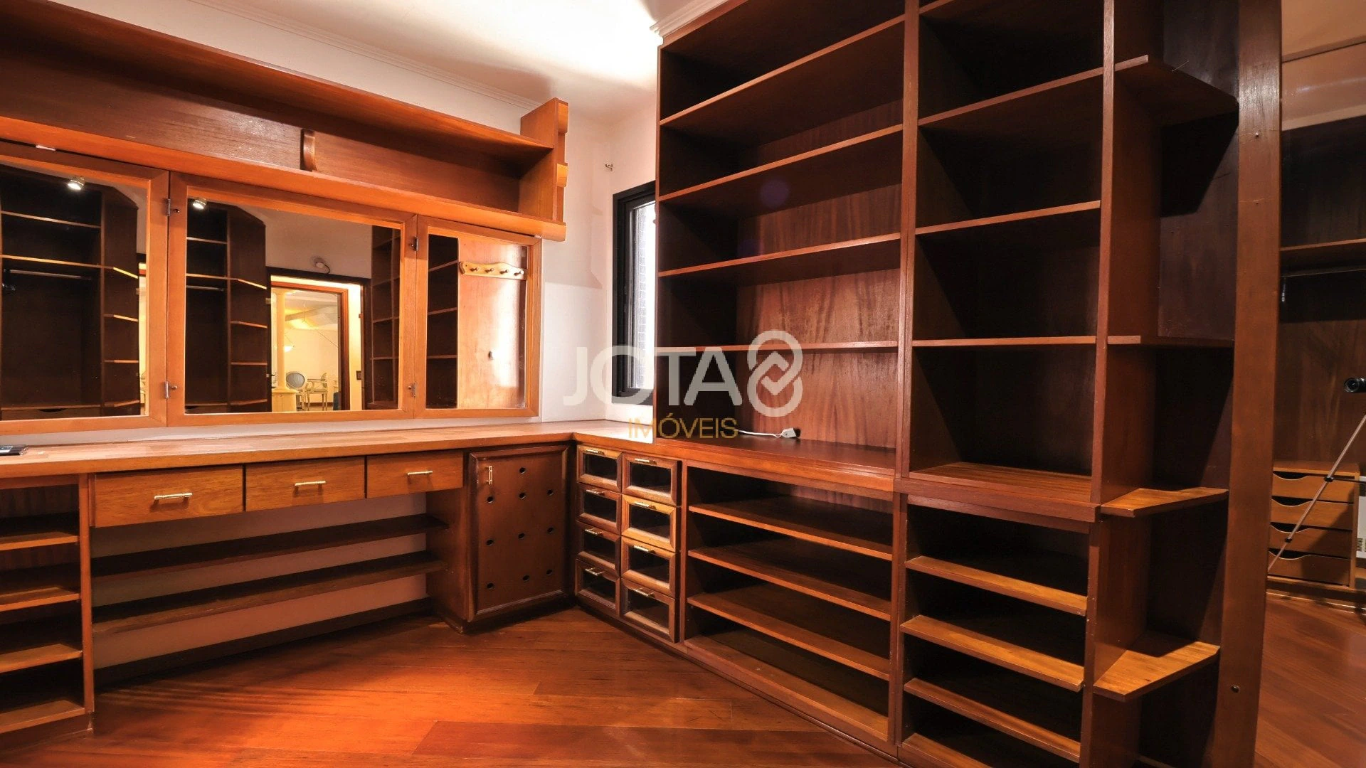 88 m² apartment with a bathtub and floor-to-ceiling windows — photo 14