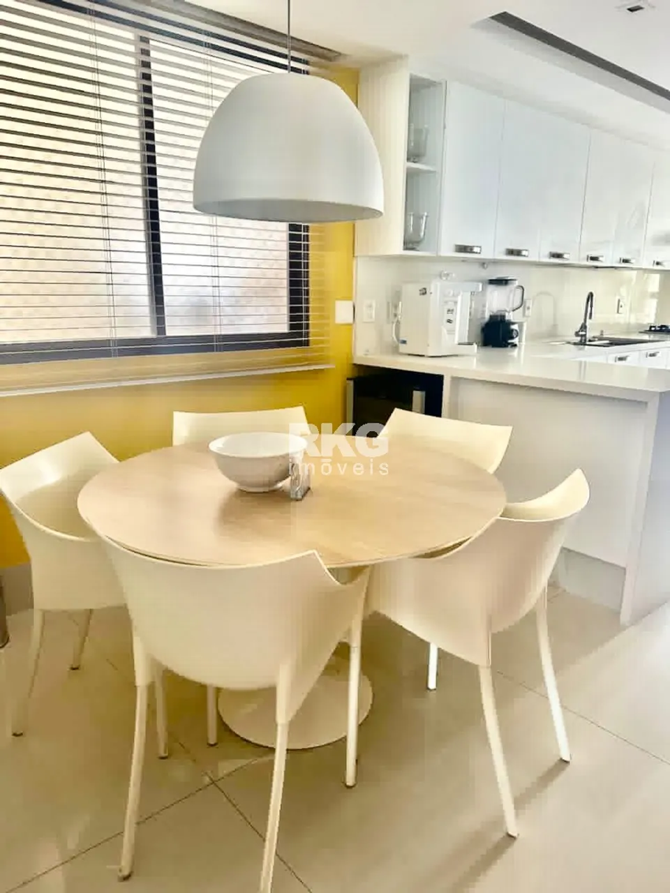 Apartamento mobiliado com 4 quartos e 4 banheiros — photo 10