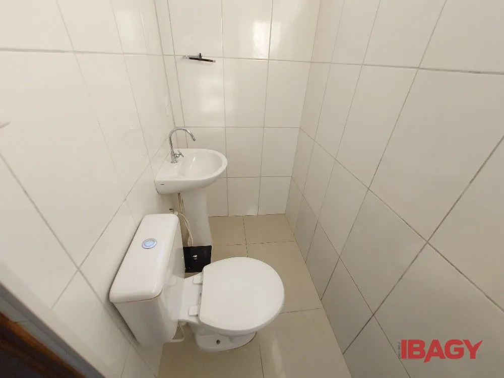 3-bedroom house with a washing machine in Florianópolis — photo 26