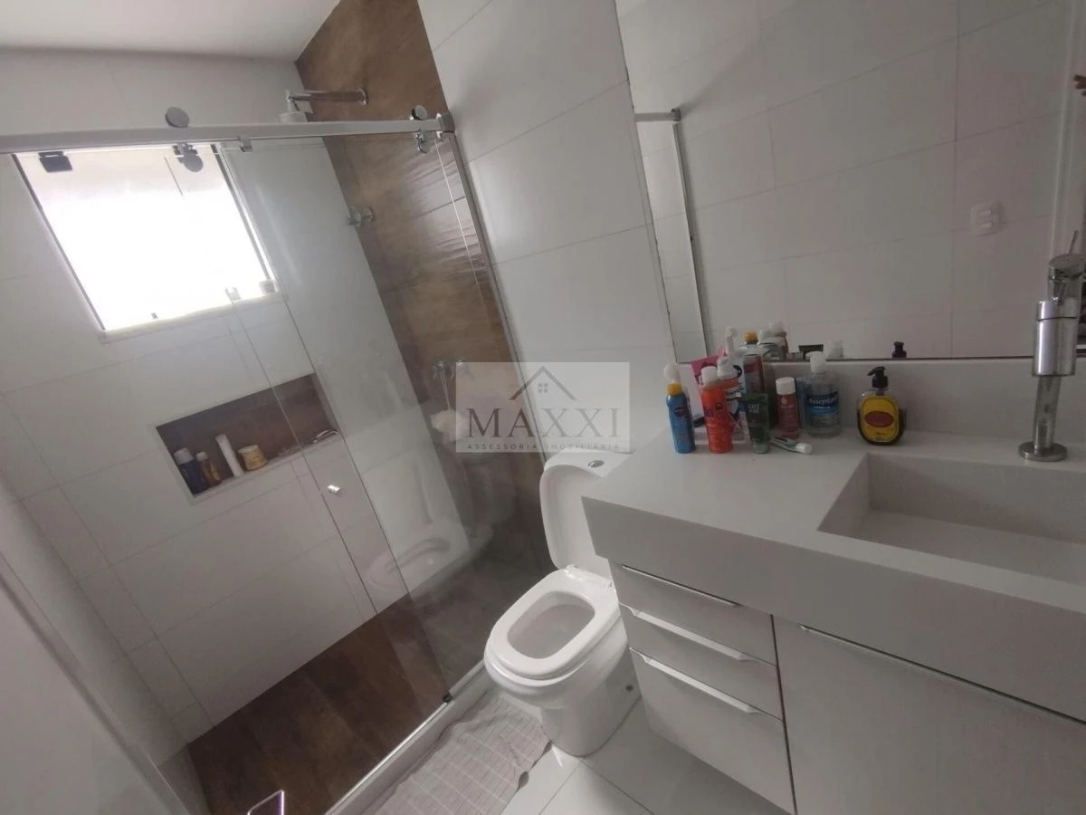 290 m² house with 3 en-suite bedrooms and glass balcony — photo 14